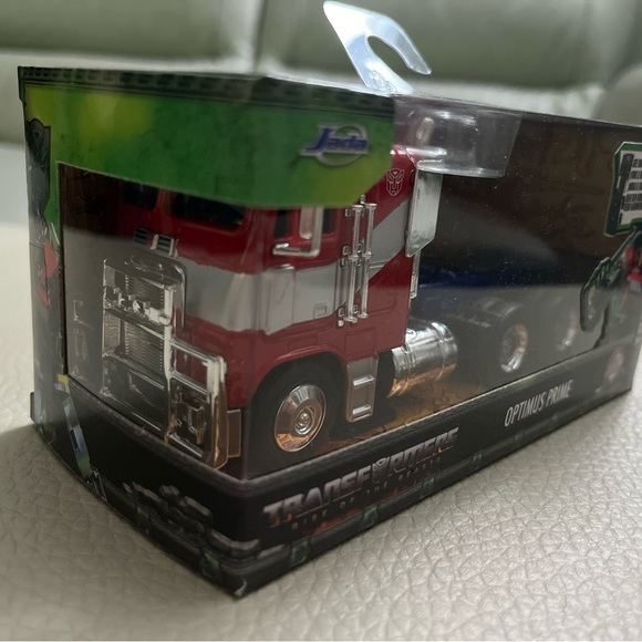 NWT - Jada Transformers Optimus Prime 1:32 Die-Cast Edition - Picture 2 of 7